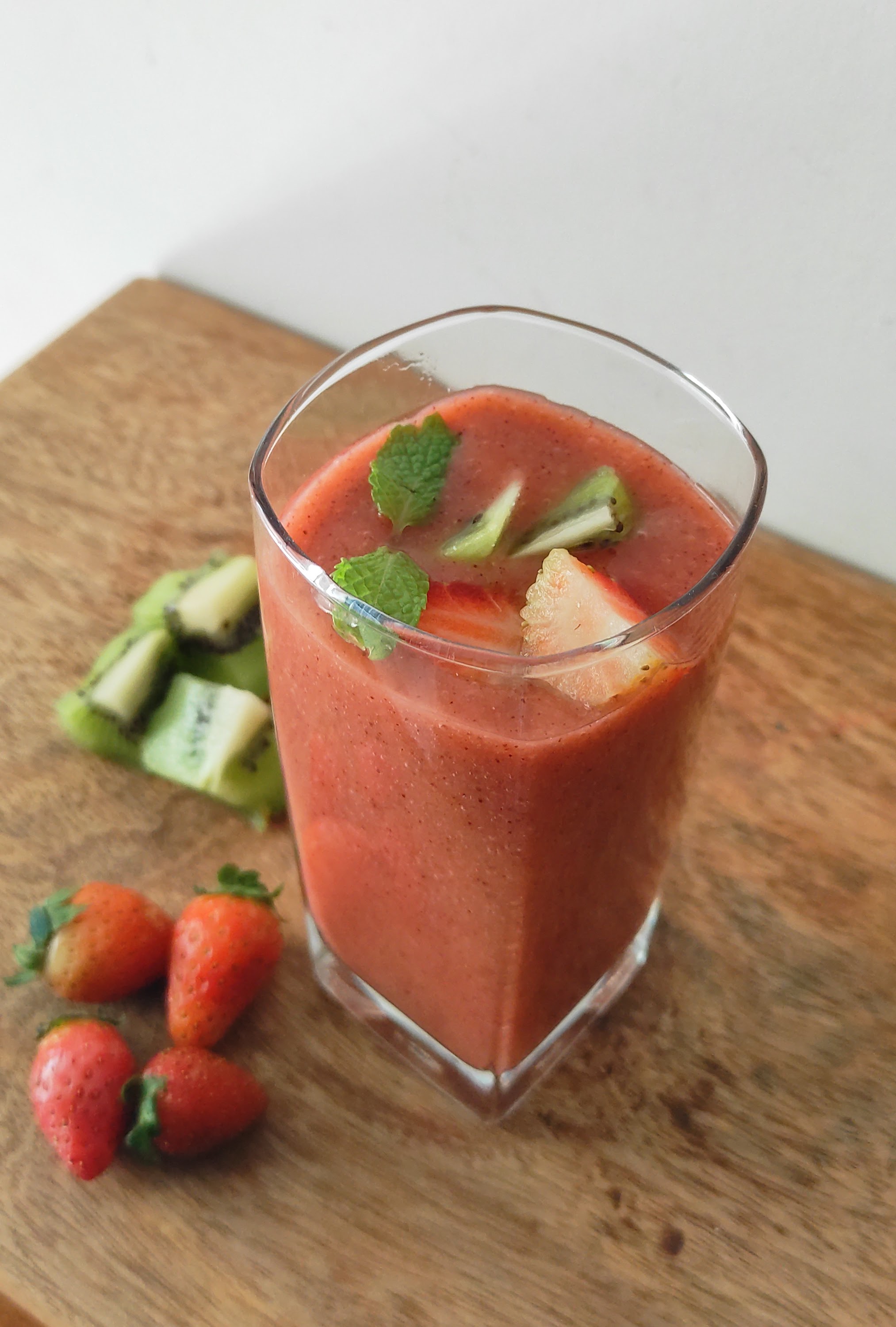 Strawberry kiwi smoothie